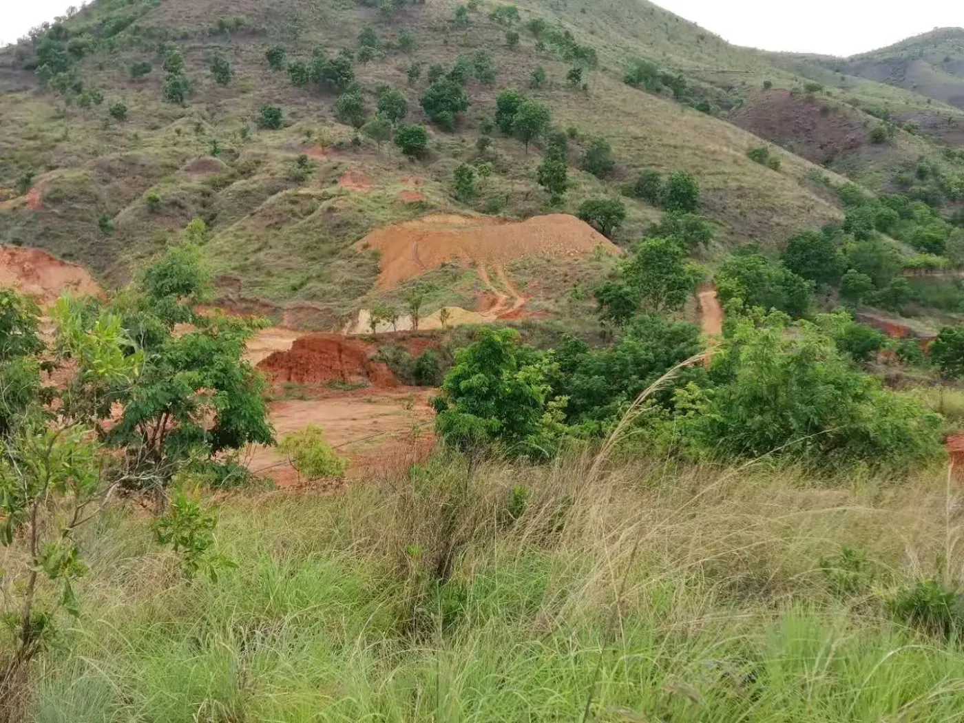 荒山流转，光线条件好，山势地形好
