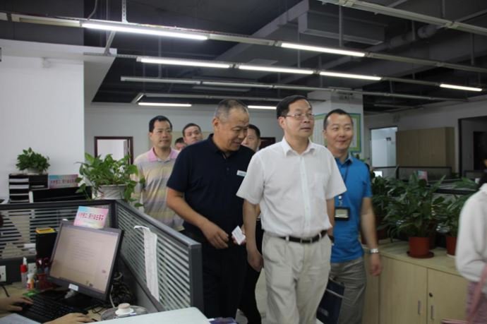 深圳市住房和建设局高尔剑副局长一行莅临协会指导工作！