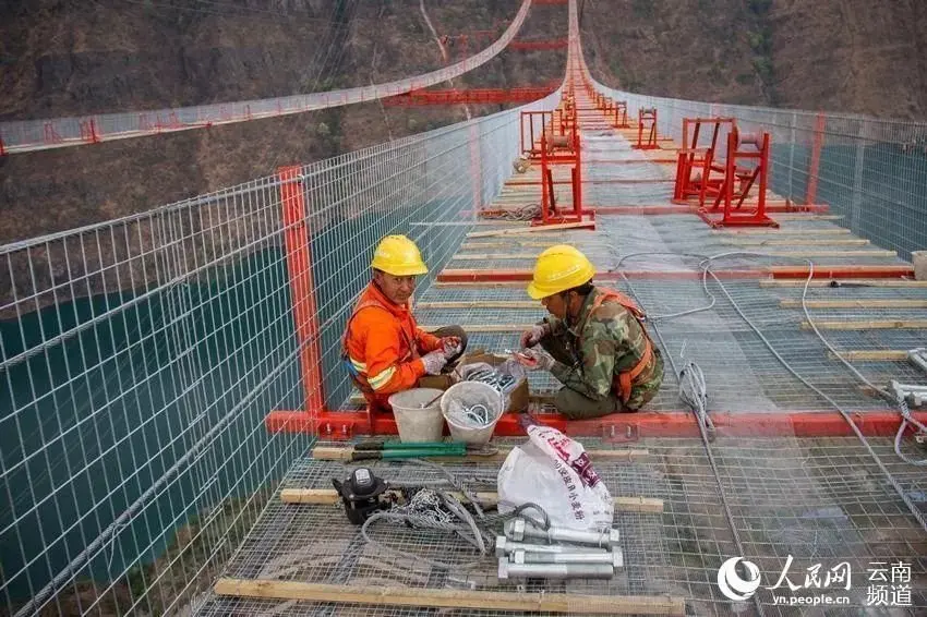 标志着这座世界在建跨径山区峡谷悬索桥全面转入主缆施工阶段