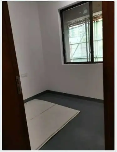 客厅管道外露、坐便器紧贴淋浴房、次卧放不了床……中南•锦悦府交付样板房精装修缩水？