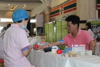 华南碧桂园联合番禺中心血站举办“让爱传递，公益献血”活动