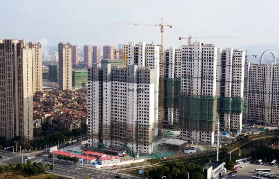 房企圈钱8500亿:没拍到地难受3天 拍到难受3年