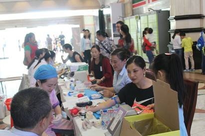 华南碧桂园联合番禺中心血站举办“让爱传递，公益献血”活动