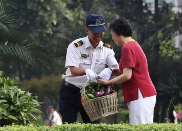 (金科物业,暖心同行:图片来源于网络)