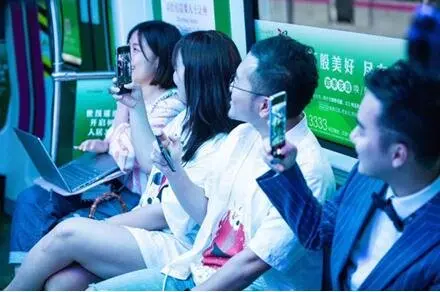 长沙世茂璀璨天城|让长沙快乐起来！长沙地铁4号线创意沉浸式情境秀精彩上演！