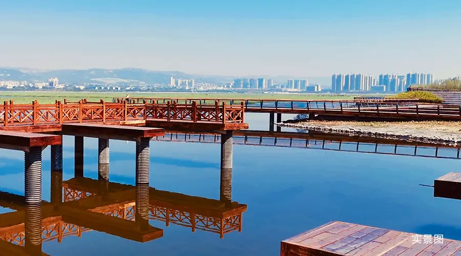 从晋阳湖西岸看到太原未来