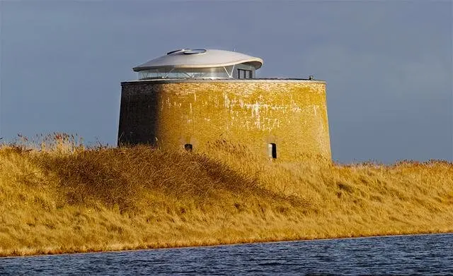 百年石碉堡遗迹改建!英国现代风古迹建筑!