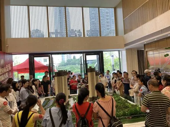 卖爆！城轨口新盘，不到你不服