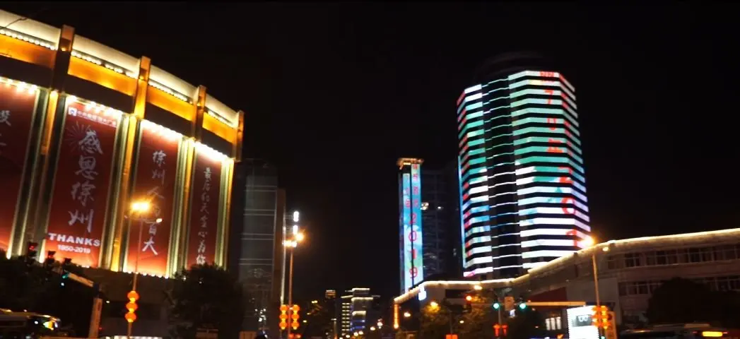 美爆了!徐州市区4座楼体,42个led屏同时点亮!只为庆祝