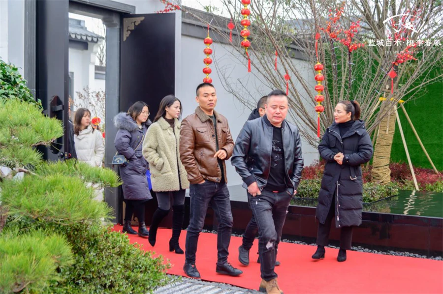 蓝城百禾·桃李春风"江南里"生活示范区实景 新年伊始,有幸受邀参与