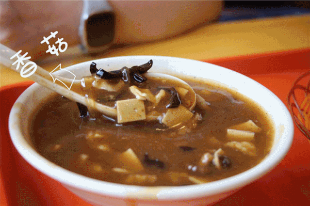 尤以逍遥镇胡辣汤出名.是中国北方早餐中常见的传统汤类名吃.
