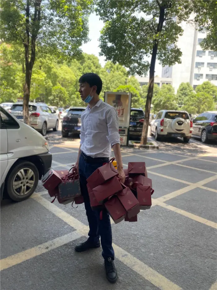 一群做房地产的去了医院，所为何事？
