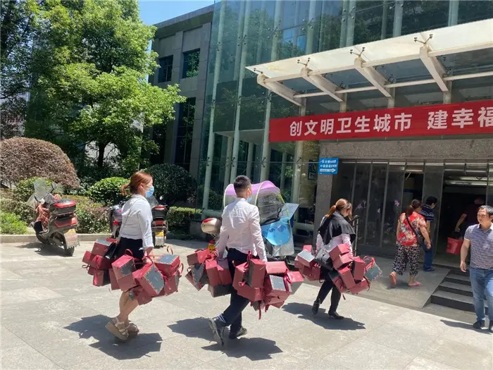 一群做房地产的去了医院，所为何事？