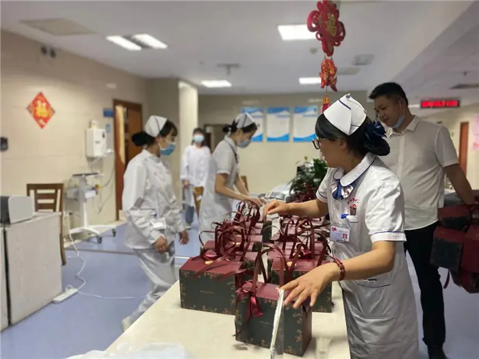 一群做房地产的去了医院，所为何事？