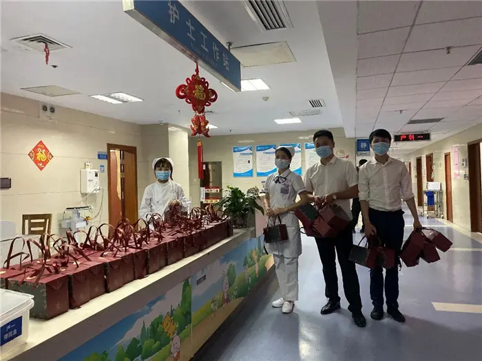一群做房地产的去了医院，所为何事？