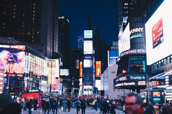 people-walks-in-time-square-1634278
