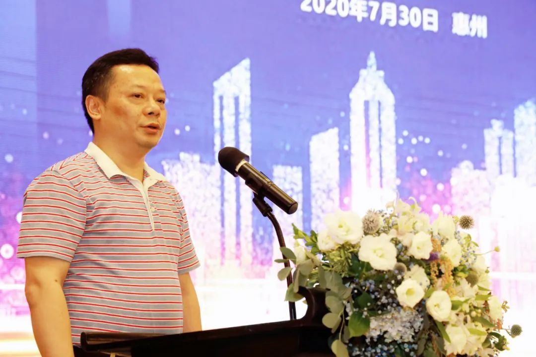 7月30日，“惠州市杰出地产”2019年度评选活动颁奖典礼召开，34个企业和项目获殊荣