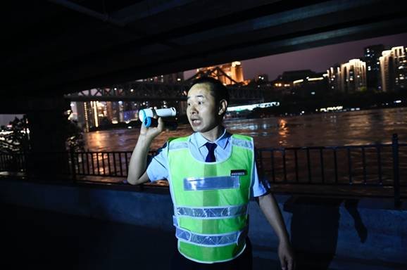 24值守、预警商户住户安全“过关”……龙湖物业全力迎战洪水
