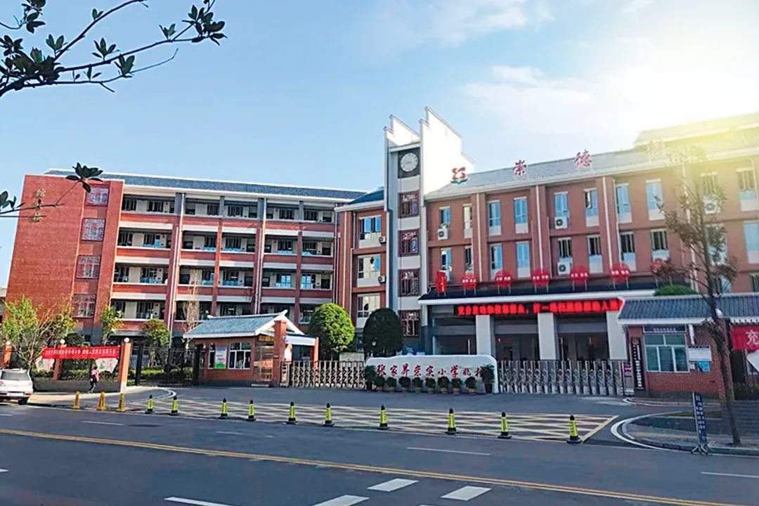 每天可享"目送式教育",另外敦谊小学,崇文小学,国光实验中学,张家界市