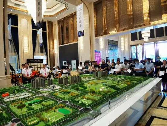 2020年全区第二次征地拆迁业务培训观摩活动在建新花园安置小区举办