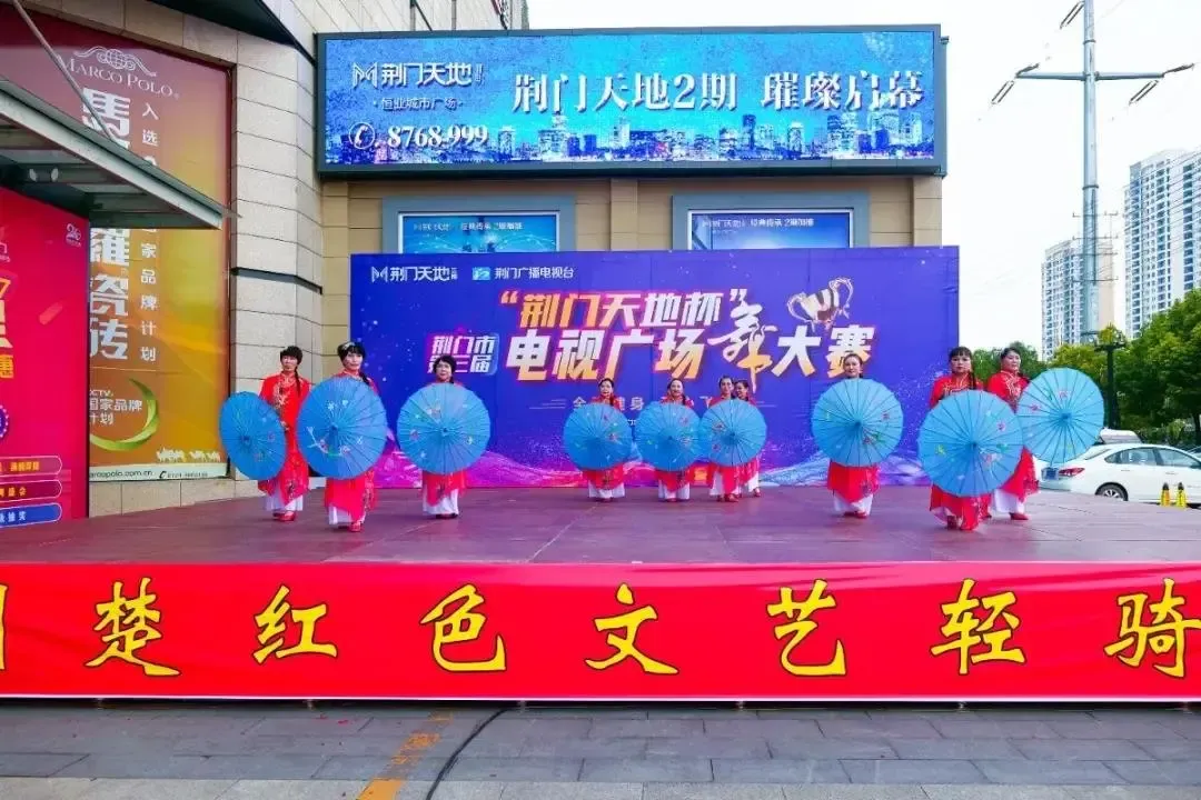 这群乘风破浪的姐姐,嗨翻了荆门舞台,看看有没有你认识的? 这群乘风破浪的姐姐,嗨翻了荆门舞台,看看有没有你认识的?