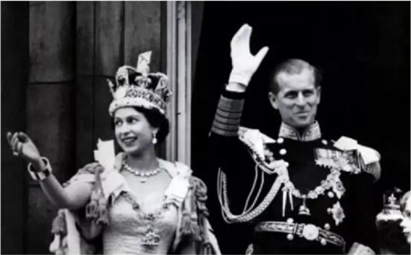 英国王室经典的「阳台之吻」，将再次重现