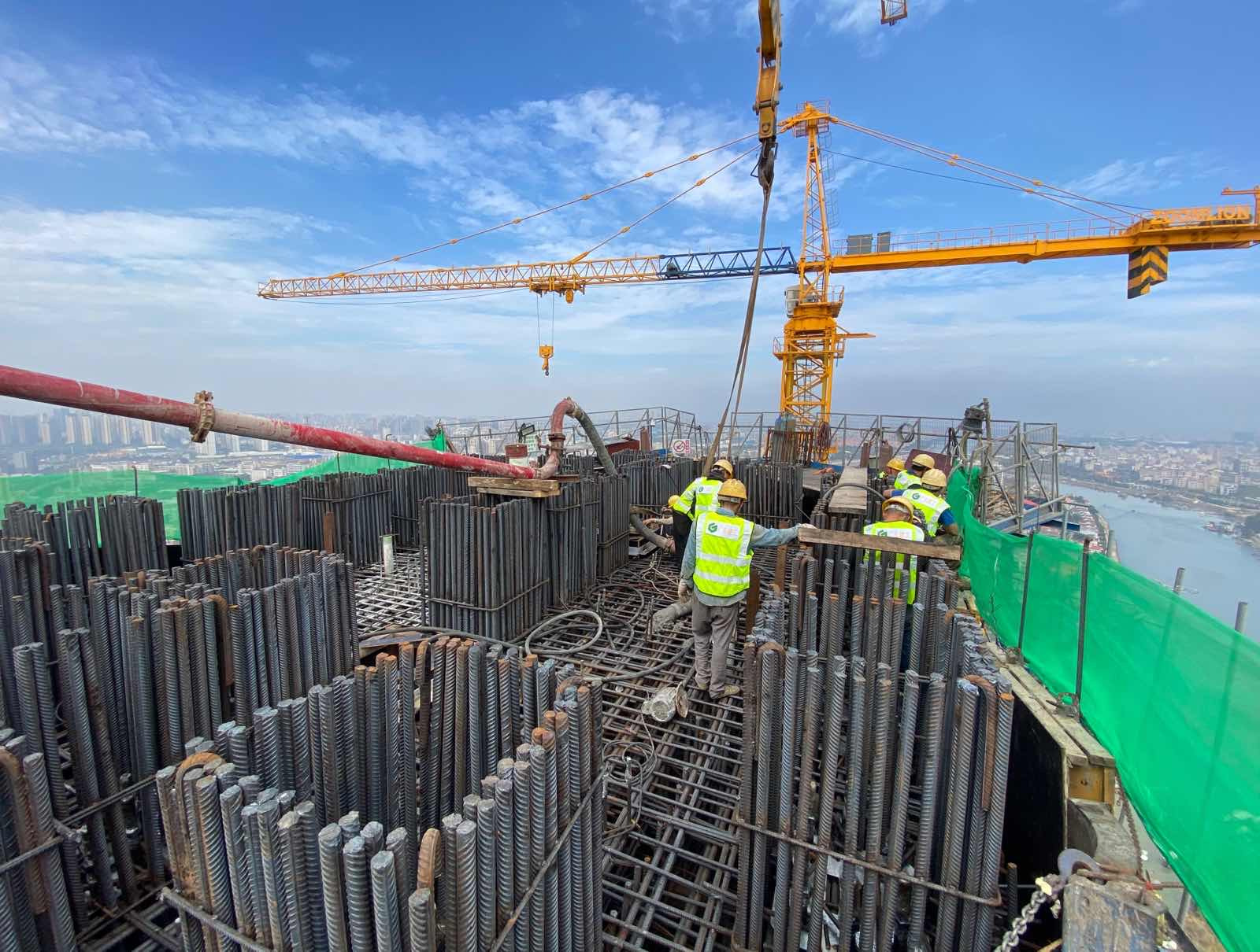 中阳大道新津河大桥主塔封顶 明年6月底将建成通车