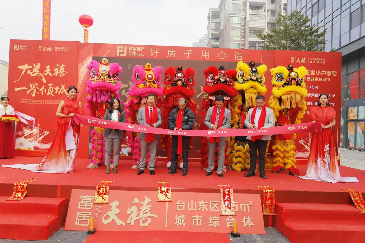 市民排队看板房,现场好火-台山新房网-房天下