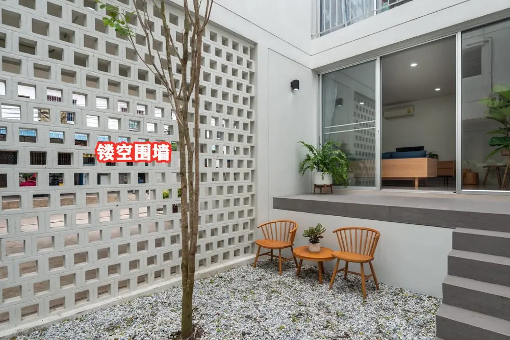 但砖墙样式单一,家家户户都一个样,毫无美感可言,而国外镂空的围墙