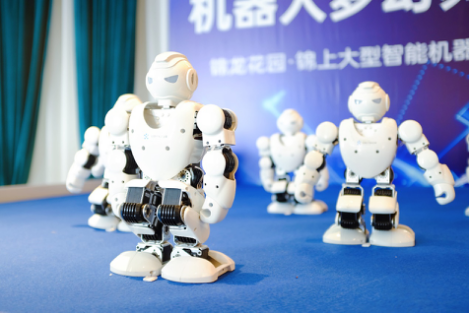 绿色新生 智启未来——锦龙花园·锦上营销中心盛大开放，大型智能机器人展荣耀开启！