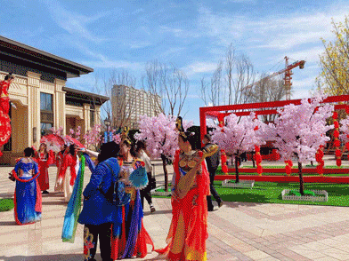 赤峰首届樱花节已来！赏樱踏春、幻唐表演、汉服游园、酷炫游乐，邂逅不一样的春光！