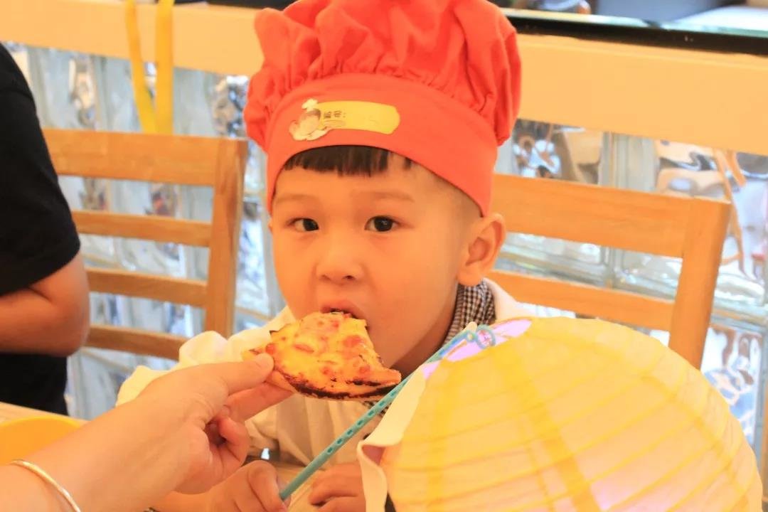 滨江壹号活动丨亲子披萨DIY ，娃娃机大作战！春日美食和你共享！