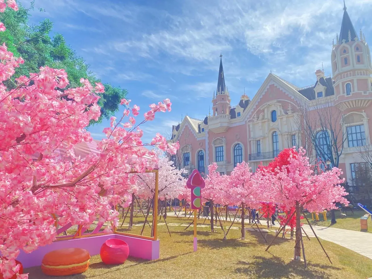 随着樱花林的盛开,儿童梦幻城的火爆,龙江恒大文化旅游城俨然已经成为