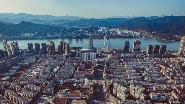 全线普涨，楼市正在重演2016年？