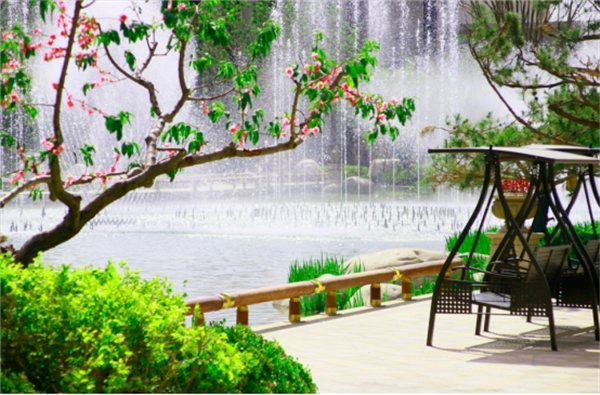 ​恒大珺睿府，外拥千亩章子湖，内有恒大风情特色的典雅园林