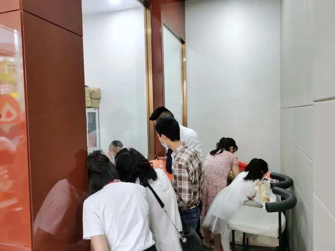 红盘今日被挤爆……