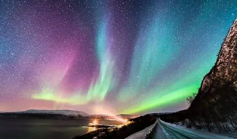 烟火是被无数人渴求的夜空之美苍穹奇景极光魅影,变幻各种颜色的天空