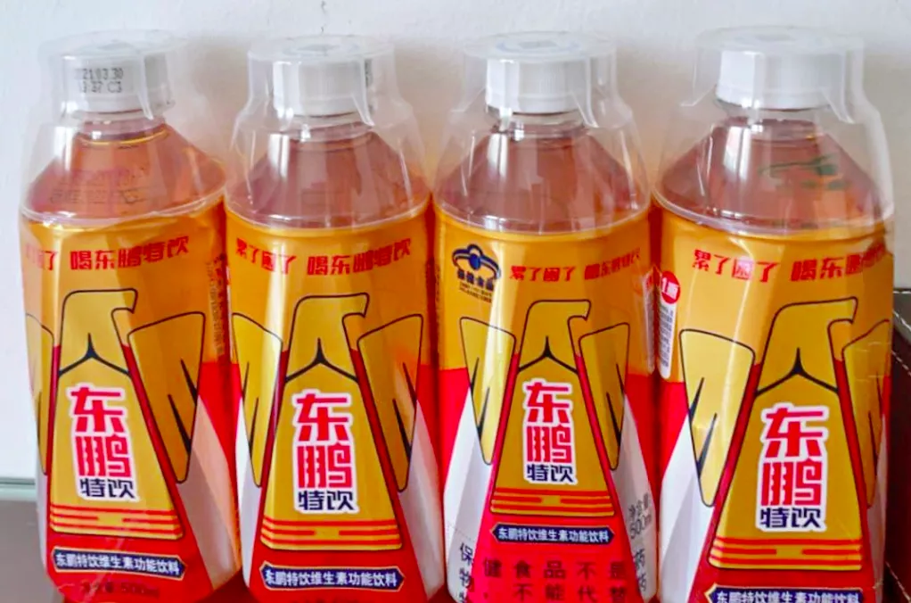 5月27日,东鹏饮料在上交所挂牌上市,发行价46.27元,开盘迅速涨停.
