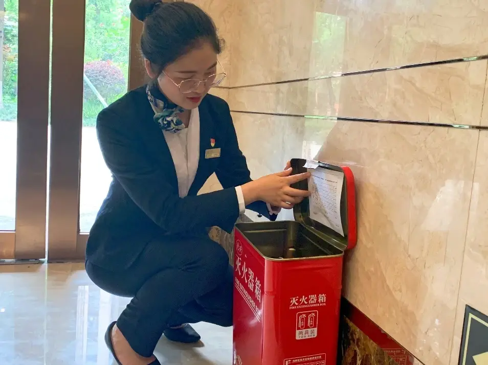 世茂服务中西部:践行先锋模范,展现新时代党员风采