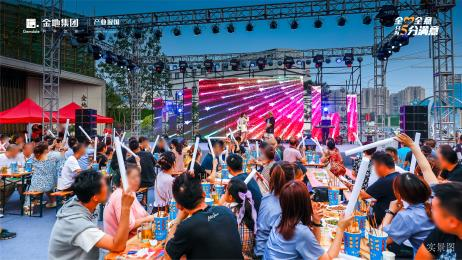 7月17-18日,大连专场以高规格,世界级,多元化的"万国啤酒音乐节"敬呈