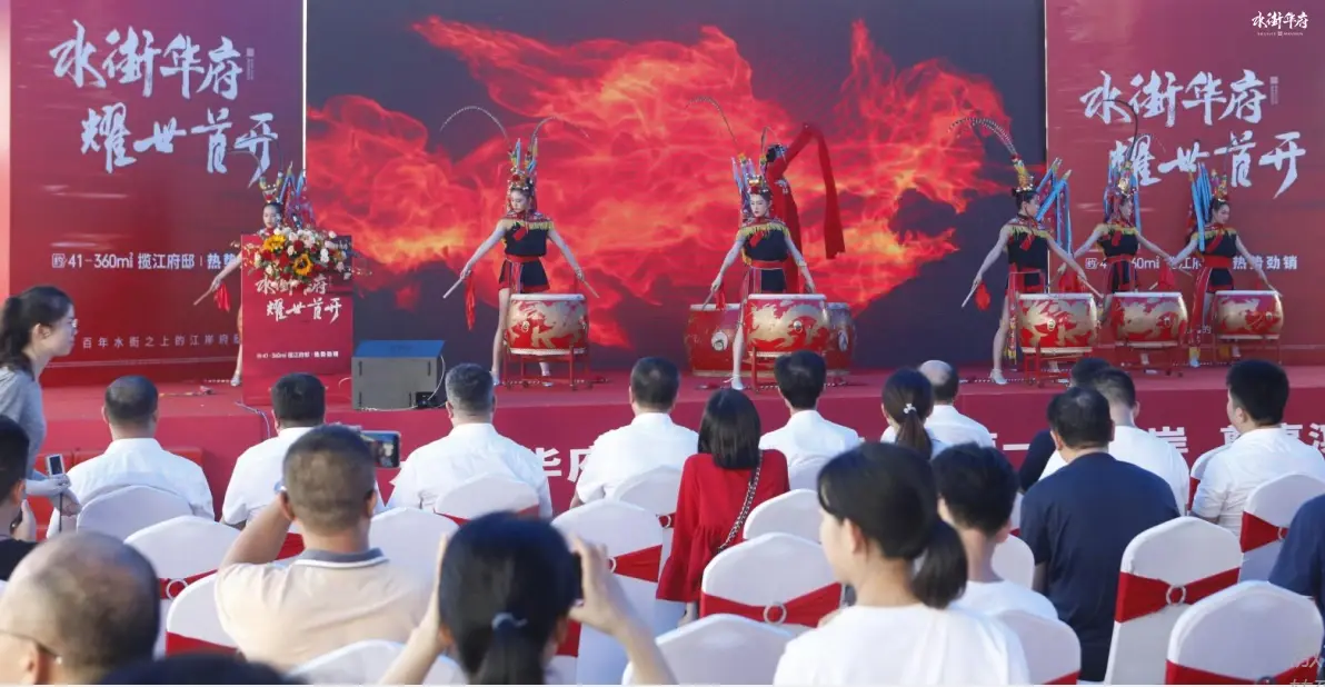 首开告捷！实拍水街华府现场火热场面！