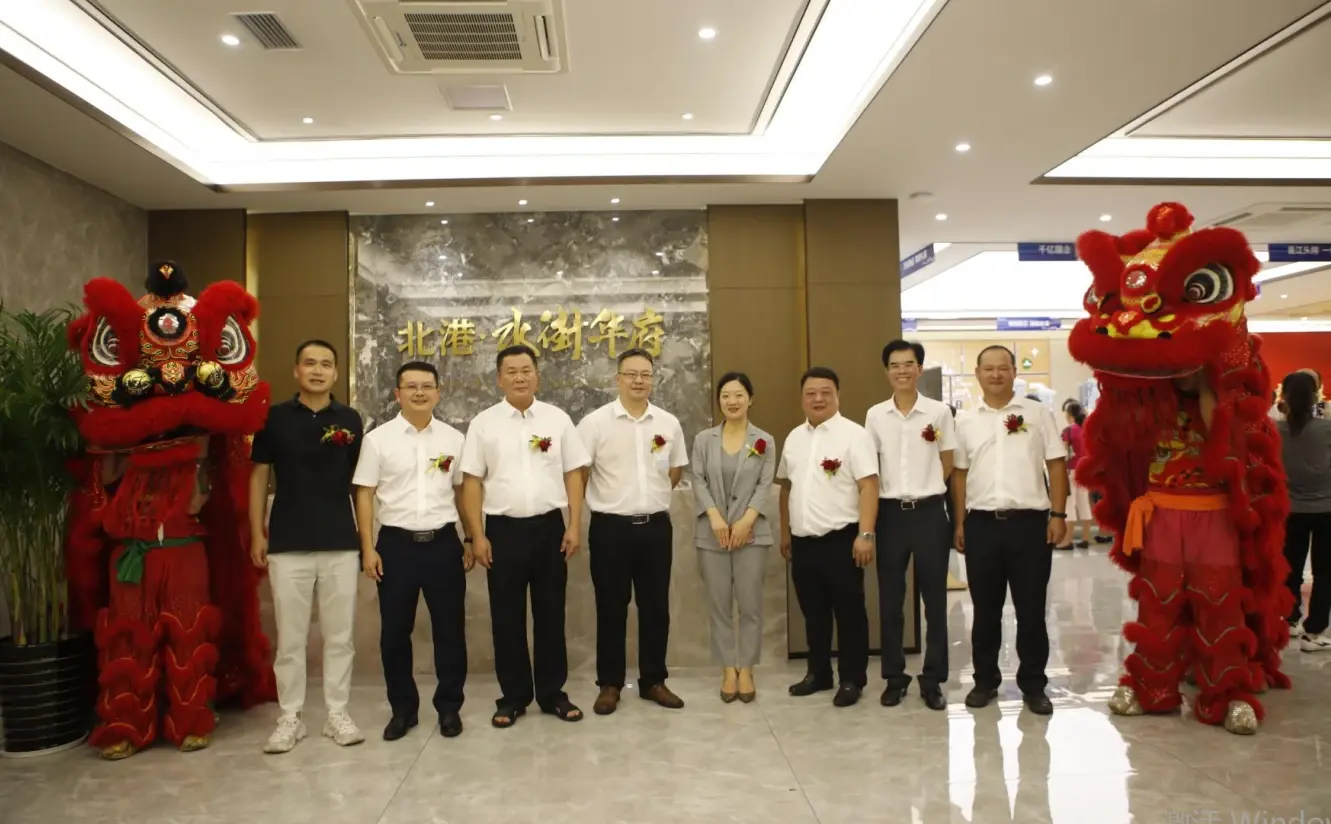 首开告捷！实拍水街华府现场火热场面！