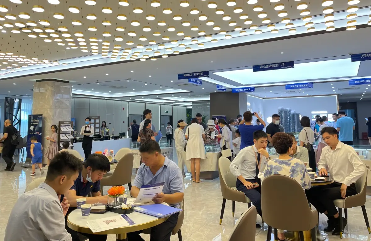 首开告捷！实拍水街华府现场火热场面！