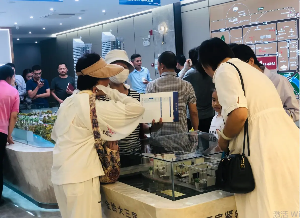 首开告捷！实拍水街华府现场火热场面！