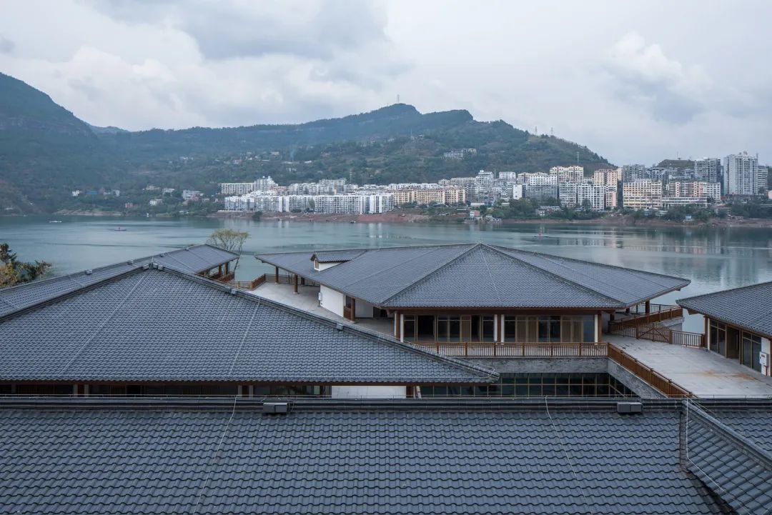 湖居生态奢宅｜解读库尔勒首个新中式坡屋顶建筑之美
