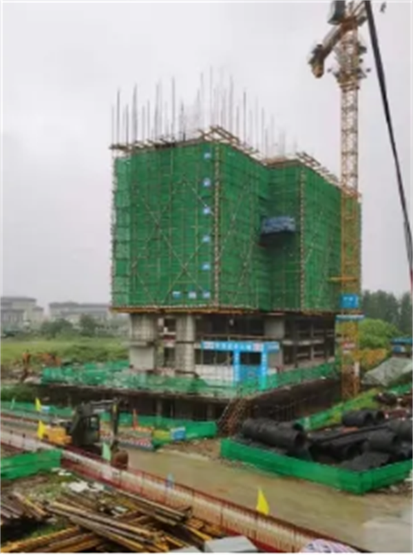 益宏·澴公元8月工程进度：1#、2#楼主体结构建至11层
