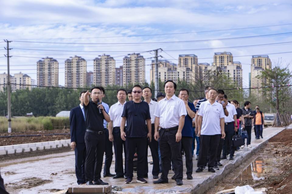 宜良县“四班子”领导调研小白龙·温泉小镇开发建设工作座谈会圆满结束！