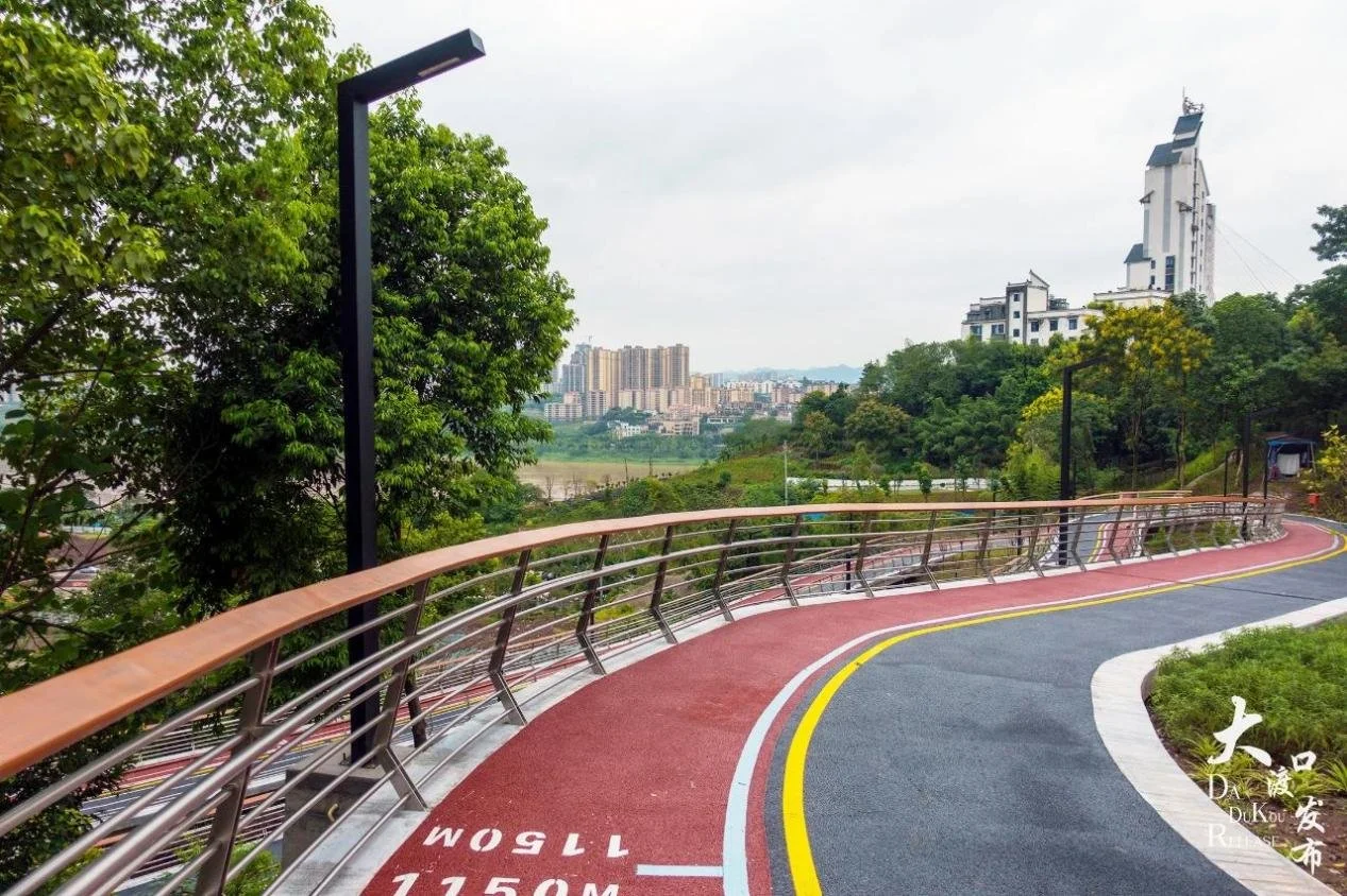 长江边的空中跑道一期已完工华宇锦绣玺岸近享城市级生态景观配套