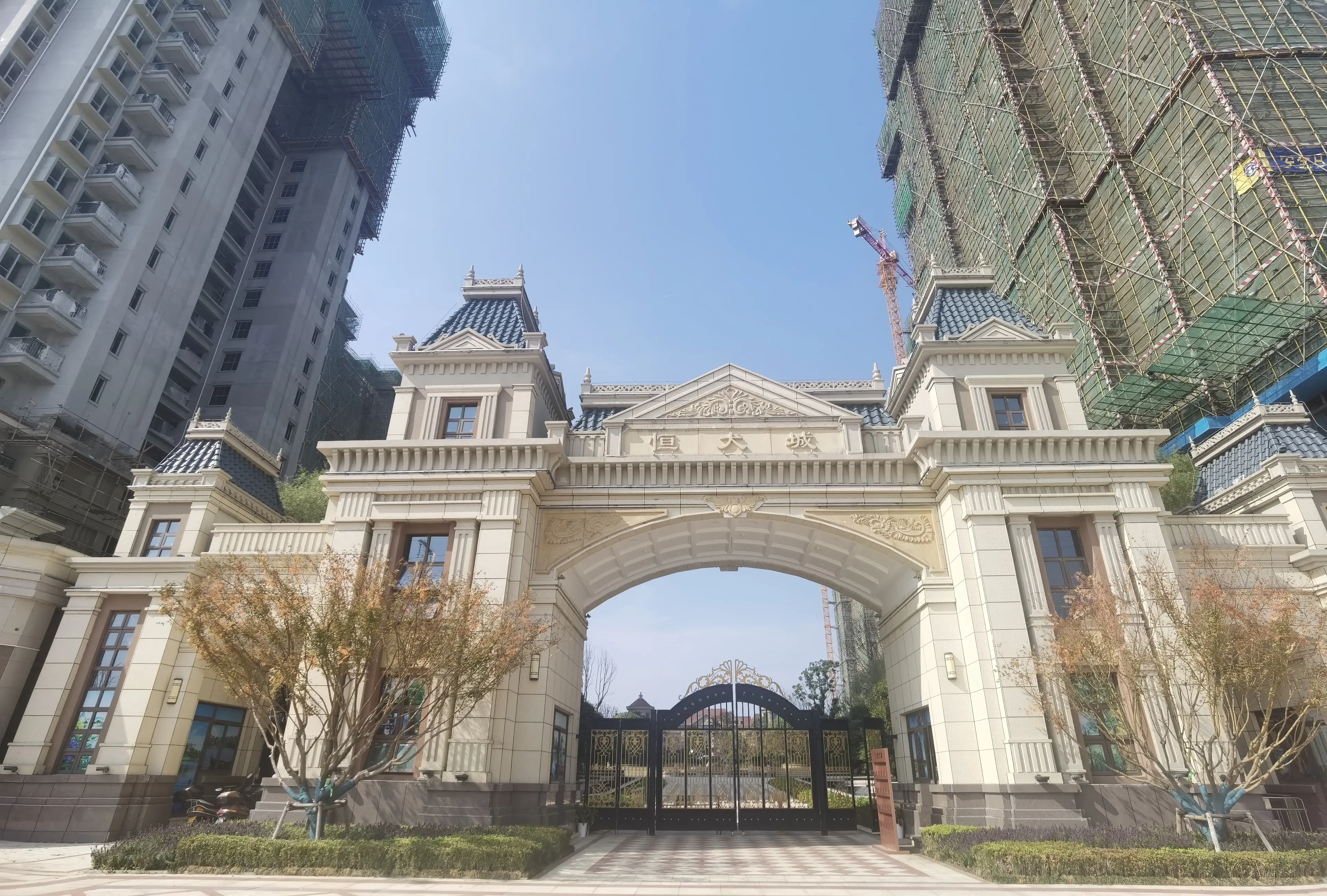 孝感恒大城10月工程进度：1/2/3#楼已建至19层左右