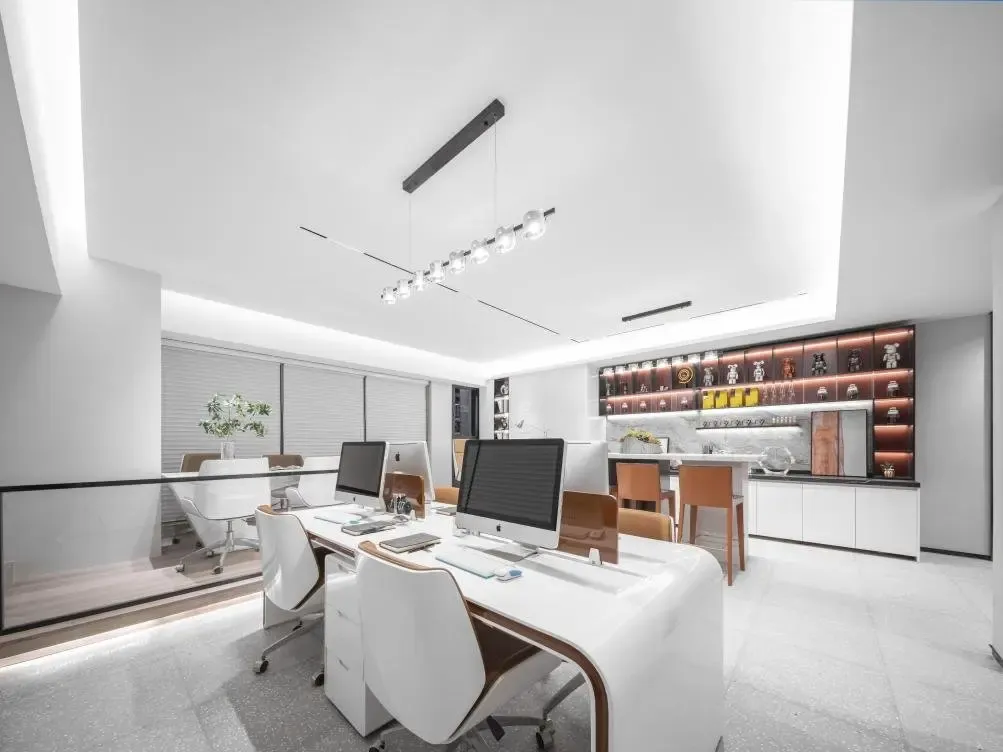 我和女朋友都喜欢玩游戏怎样设计出一个温馨的电竞房？电竞主题装修风格酒店套房(图1)